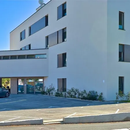 Spada Apartment 3 Bedrooms Near The Beach! Porec Exterior photo